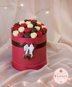 Коробка Ассорти из 35 шоколадных роз "Приятный вечер"
