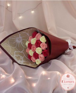 Букет Ассорти из 19 шоколадных роз "Любовь"